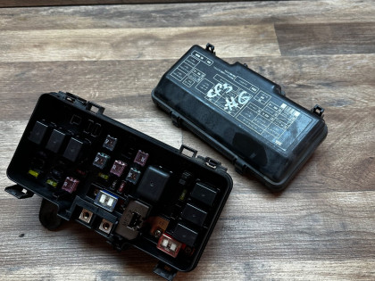 Блок предохранителей CF3 CF4 CF5 CF6 CF7 CL1 CL2 CL3 CH9