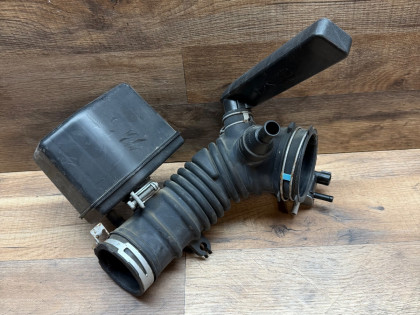 Патрубок воздушного фильтра ACV40