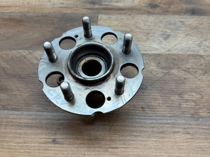 Ступица задняя правая RE4