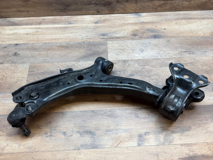 Рычаг передний правый RE4