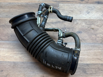 Патрубок воздушного фильтра RE4