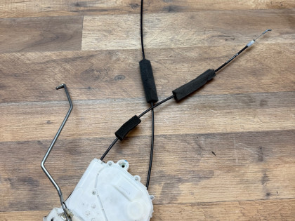 Замок двери передний правый RE4