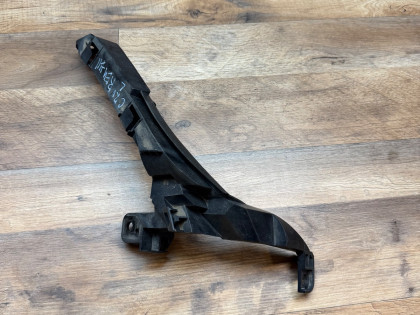 Крепление переднего бампера левое RE4