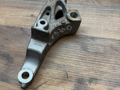 кронштейн левой подушки