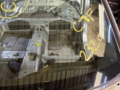 Стекло лобовое