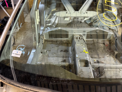 Стекло лобовое