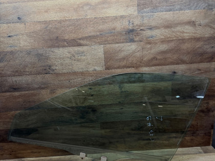 Стекло передней левой двери