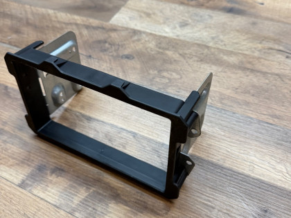 Крепление магнитофона