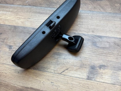 Зеркало заднего вида