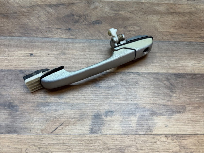 Ручка двери передняя левая