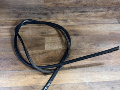 Молдинг лобового стекла