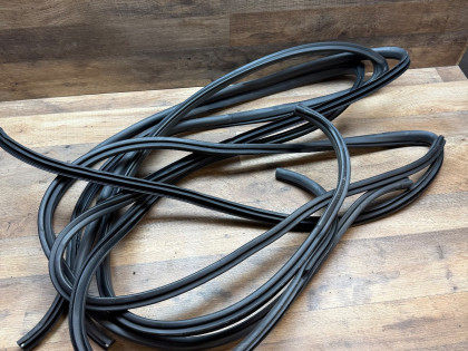 Уплотнители дверных проемов