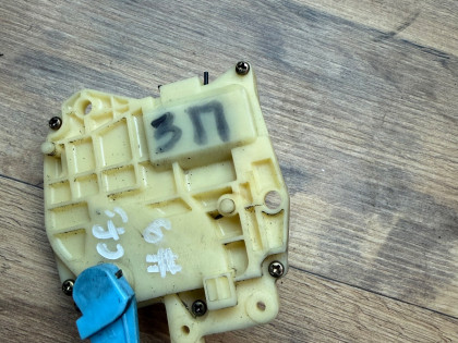 Замок двери задний правый