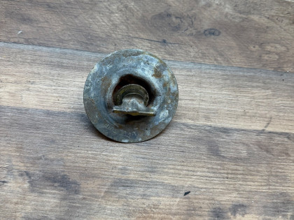 КРЕПЛЕНИЕ ЗАПАСНОГО КОЛЕСА