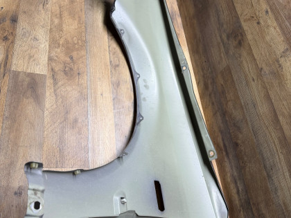 Крыло переднее правое