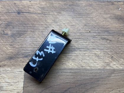 крепление водительского коврика