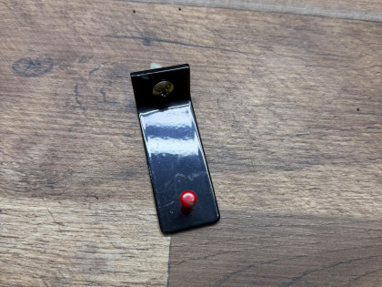 крепление водительского коврика