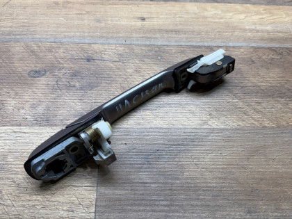 Ручка двери передняя левая