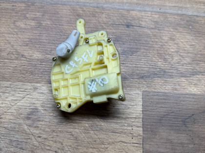 Замок двери передний левый