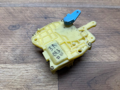 Замок двери задний левый