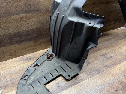 Подкрылок передний правый