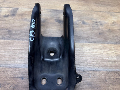 кронштейн передней подушки