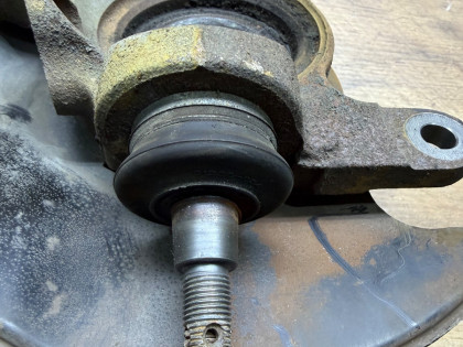 Ступица передняя левая