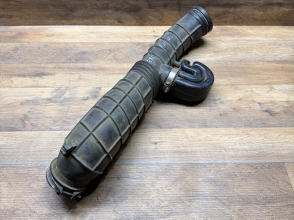 Патрубок воздушного фильтра