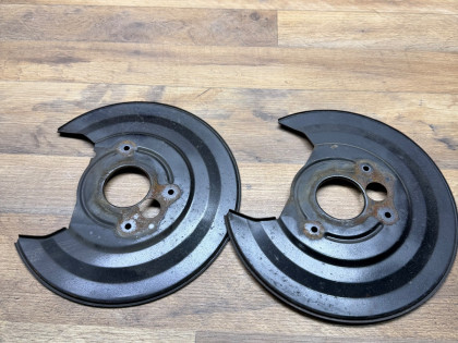 кожухи задних тормозных дисков