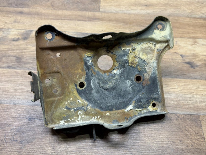 Крепление аккумулятора