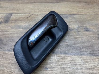 Ручка двери передняя левая