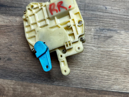 Замок двери задний правый cf3 cf4 cf5 cf6 cf7 cl1 cl2 cl3 ch9