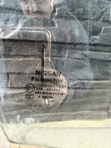 Стекло передней правой двери NISSAN QASHQAI OEM 80300JD000 J10 2002